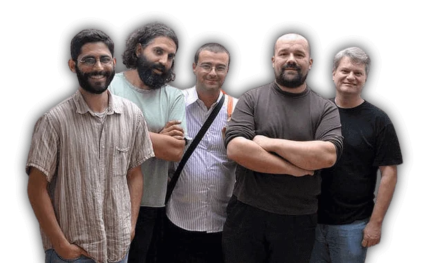 Arduino kurucu ekibi üyeleri (Banzi, Cuartielles, Igoe, Martino, Mellis) bir arada